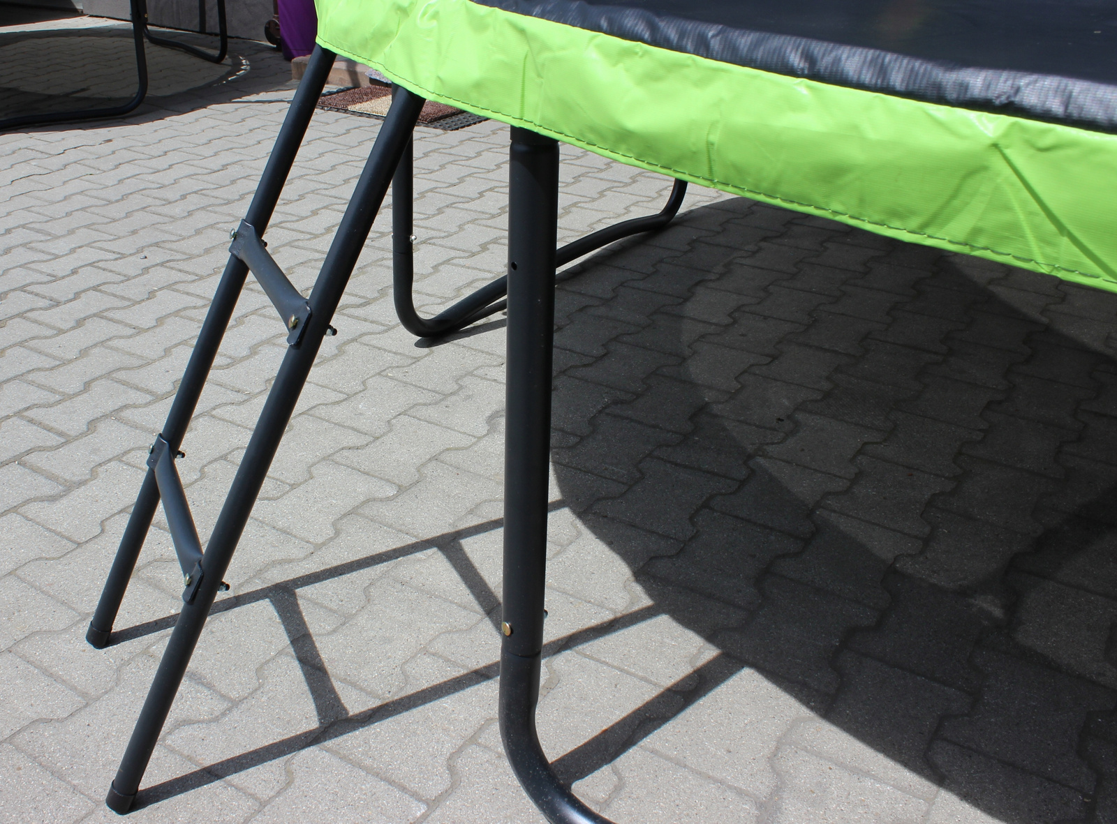 TRAMPOLINA 8FT 252 CM Z DRABINKĄ I SIATKĄ ZABEZPIECZAJĄCĄ pol_pl_TRAMPOLINA-8FT-252-CM-Z-DRABINKA-I-SIATKA-ZABEZPIECZAJACA-132_20
