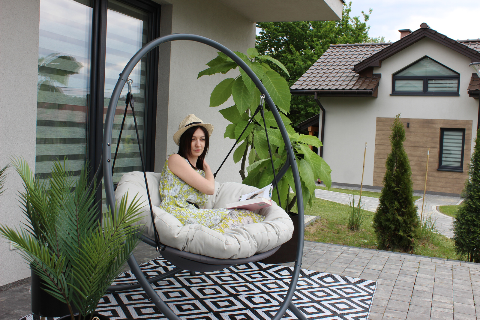 Подвесное Кресло Patio - Светло-Бежевая Подушка, Серая Рама 115,5X140X167,5 См