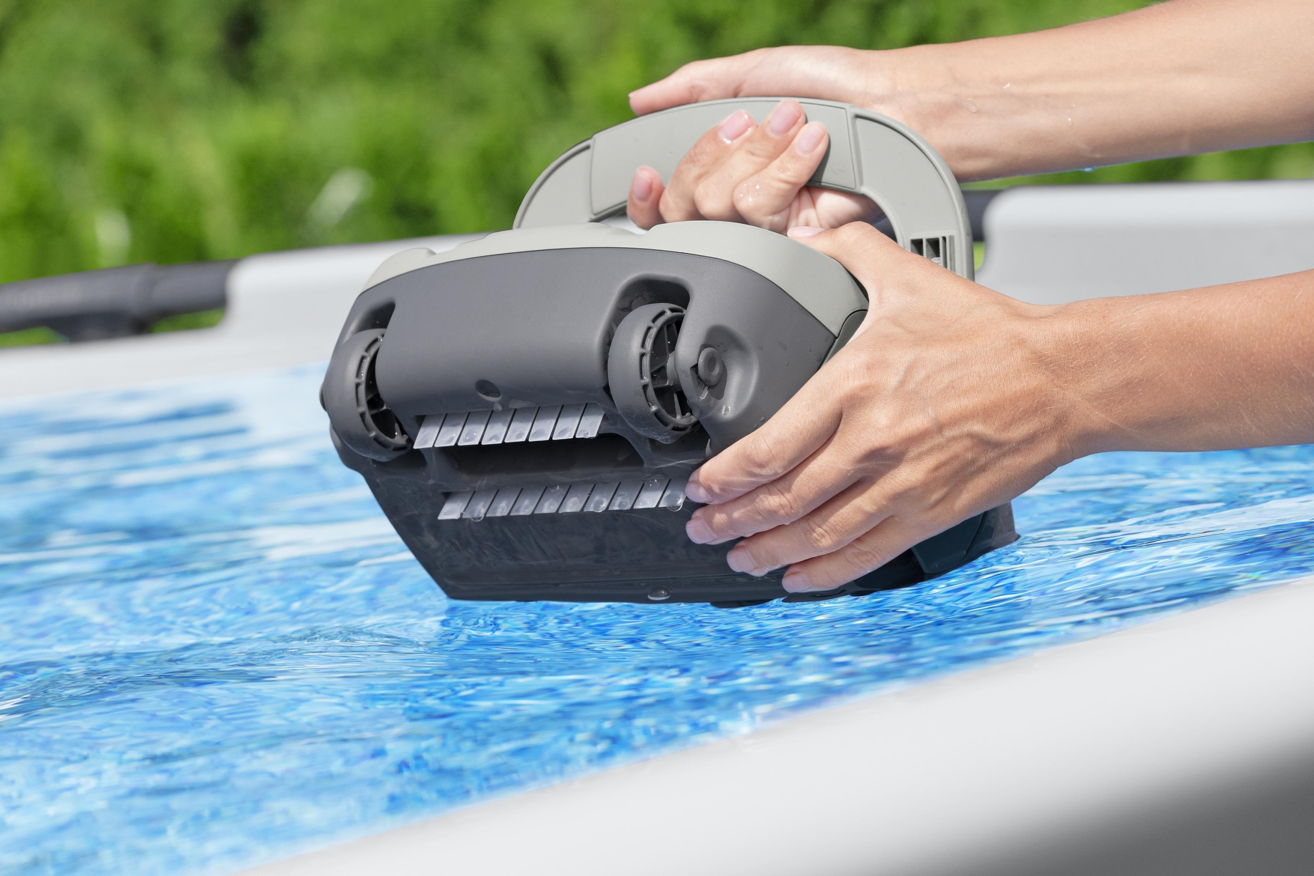 Автоматический пылесос для бассейнов Aqua Tronix (3)