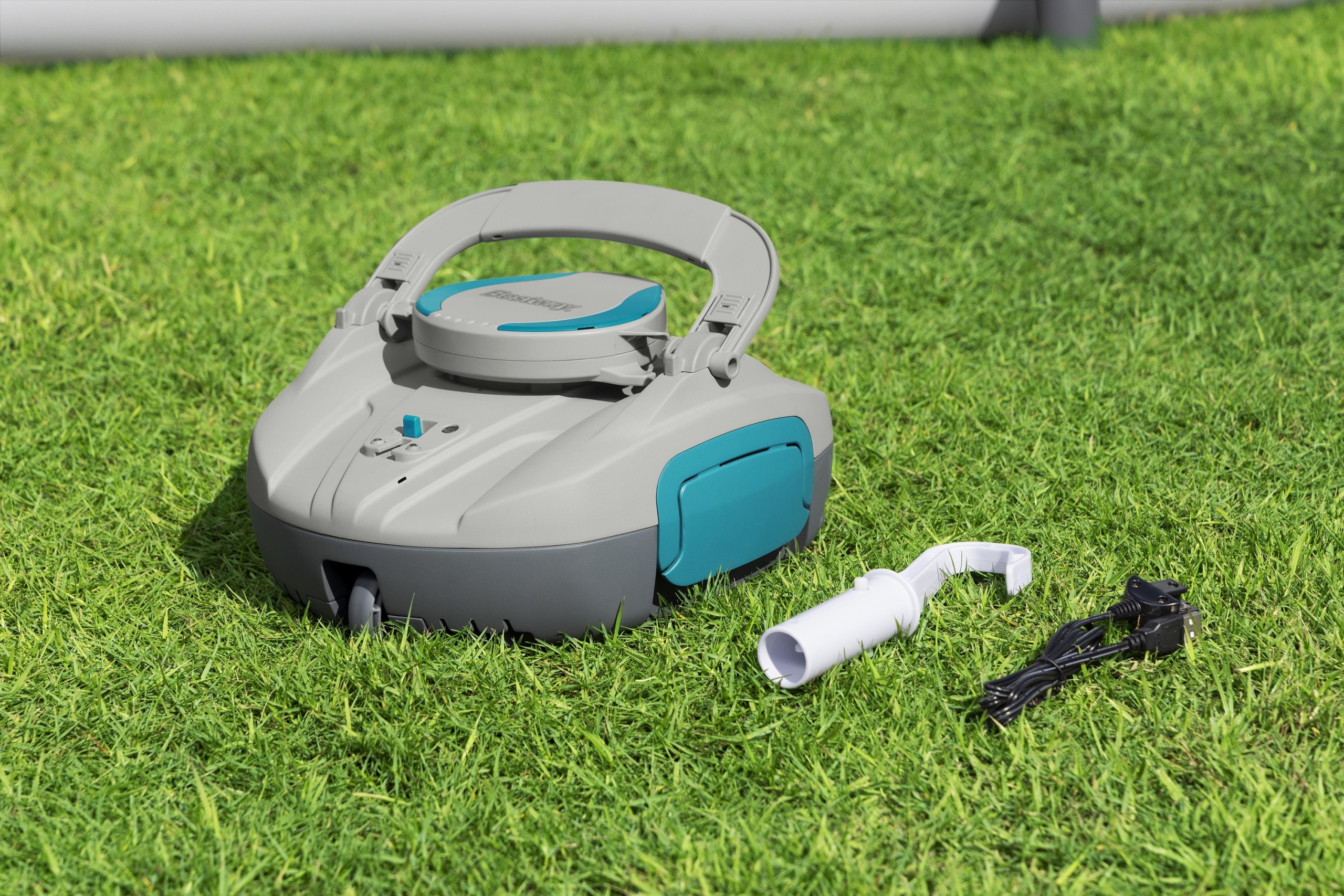 Автоматический пылесос для бассейнов Aqua Tronix (5)