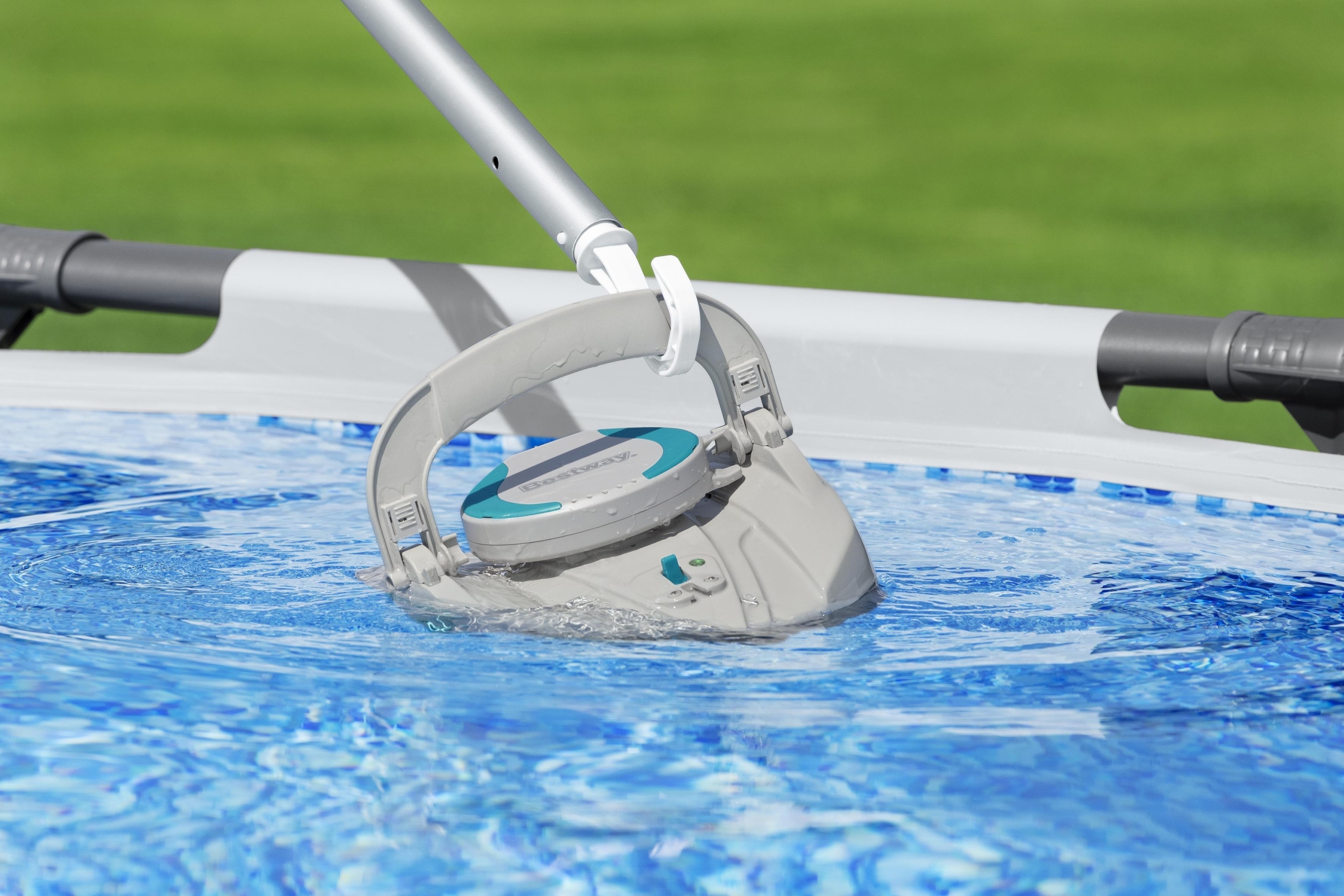 Автоматический пылесос для бассейнов Aqua Tronix (10)