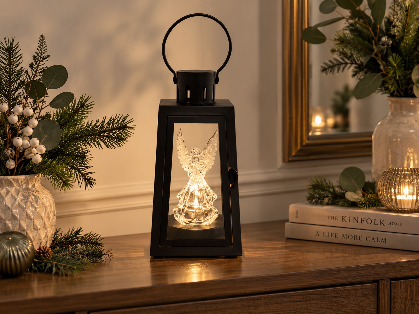 Dekoracyjny lampion LED z figurką anioła i timerem 6 godzin
