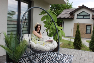 Chomik Підвісний Крісло Patio - Світло-Бежева Подушка, Сіра Рама 115,5X140X167,5 См, FAT9927 - Home Club