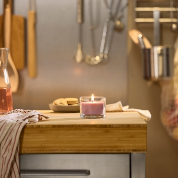 ИКЕА Ароматическая свеча в стеклянном стакане LOTSFÅGEL, 906.084.52 - Home Club