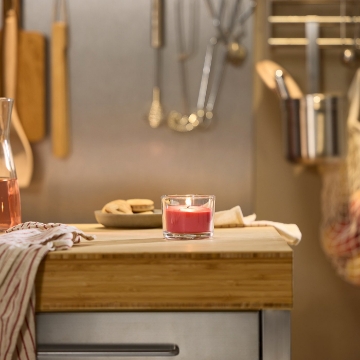 ИКЕА Ароматическая свеча в стеклянном стакане LOTSFÅGEL, 606.084.44 - Home Club