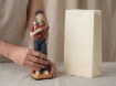 Chomik Фігура святого Карло Акутіса, 10 × 7,6 × 30 см, виготовлена з полімеру, RAI6564 - Home Club, Зображення 11